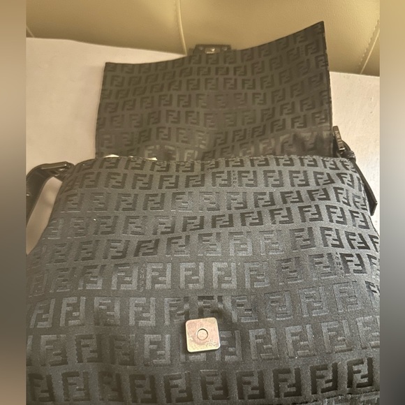 Good Condition Fendi Mamma Baugette - Picture 5 of 13